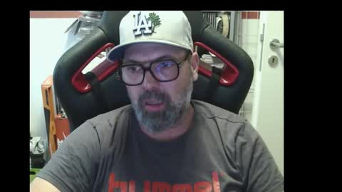 Snapshot of womenizzeer chatting on 09.08.25 Adam online show from 09.08.25