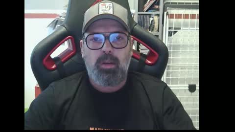 Snapshot of womenizzeer chatting on 09.30.25 Adam online show from 09.30.25