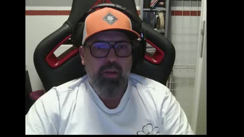 Snapshot of womenizzeer chatting on 11.03.25 Adam online show from 11.03.25