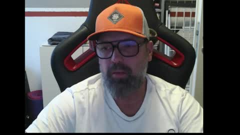 Snapshot of womenizzeer chatting on 11.05.25 Adam online show from 11.05.25