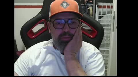 Snapshot of womenizzeer chatting on 11.06.25 Adam online show from 11.06.25