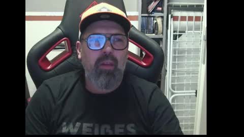 Snapshot of womenizzeer chatting on 11.08.25 Adam online show from 11.08.25