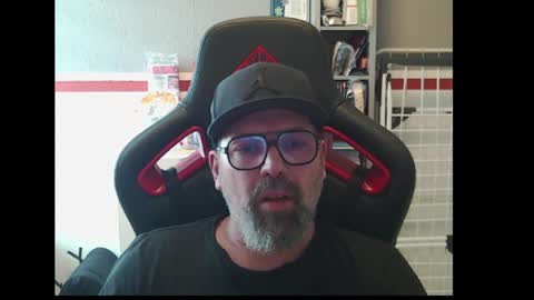 Snapshot of womenizzeer chatting on 06.17.26 Adam online show from 06.17.26