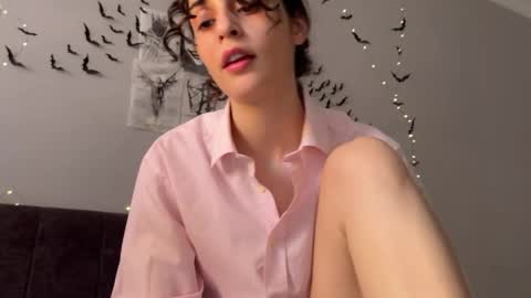 Stia online show from 10.28.25