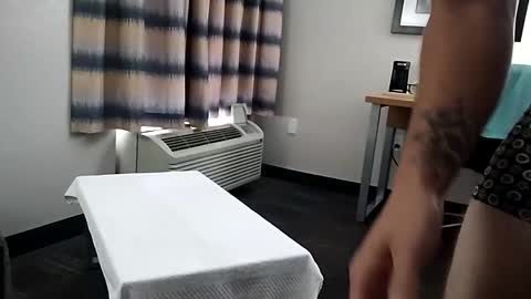 LongNThrobbn online show from 09.24.25