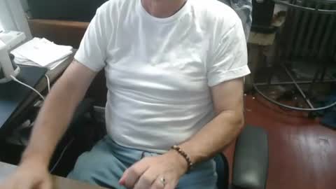 Snapshot of woodworker6473 chatting on 07.06.26 woodworker6473 online show from 07.06.26