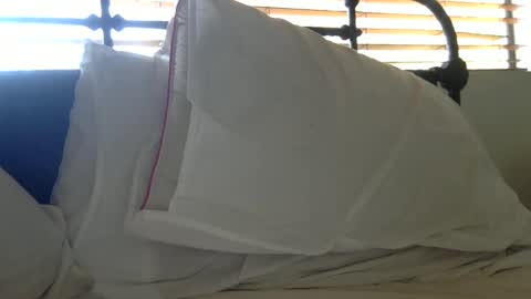 woof_wolf37 online show from 10.09.25