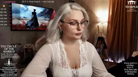 Snapshot of wounded_goddess chatting on 10.11.25 Goddess Sophy online show from 10.11.25