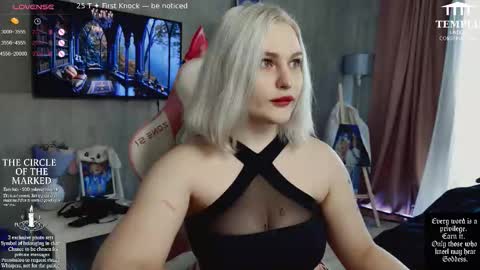 Snapshot of wounded_goddess chatting on 10.12.25 Goddess Sophy online show from 10.12.25