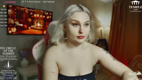 Snapshot of wounded_goddess chatting on 11.08.25 Goddess Sophy online show from 11.08.25