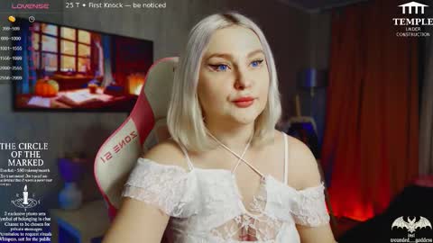 Snapshot of wounded_goddess chatting on 11.09.25 Goddess Sophy online show from 11.09.25