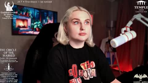 Snapshot of wounded_goddess chatting on 11.13.25 Goddess Sophy online show from 11.13.25