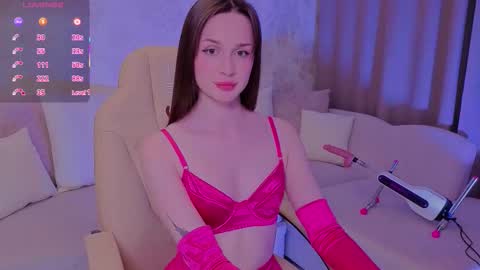 Snapshot of wow_kate chatting on 09.13.25 Kate online show from 09.13.25