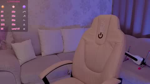 Snapshot of wow_kate chatting on 11.06.25 Kate online show from 11.06.25