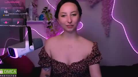 Snapshot of wow_sue chatting on 06.08.26 Sue online show from 06.08.26