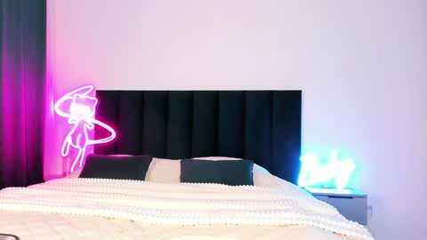 Snapshot of wowlovie666 chatting on 12.02.24 Emi online show from 12.02.24