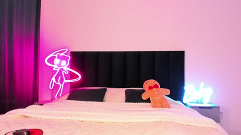 Snapshot of wowlovie666 chatting on 12.17.24 Emi online show from 12.17.24