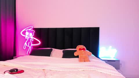 Snapshot of wowlovie666 chatting on 12.23.24 Emi online show from 12.23.24