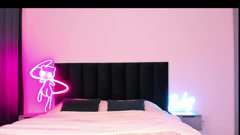 Snapshot of wowlovie666 chatting on 02.10.25 Emi online show from 02.10.25