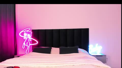 Snapshot of wowlovie666 chatting on 02.19.25 Emi online show from 02.19.25