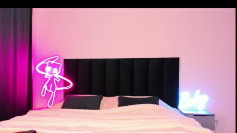 Snapshot of wowlovie666 chatting on 03.03.25 Emi online show from 03.03.25