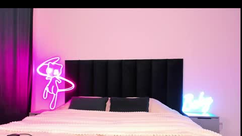 Snapshot of wowlovie666 chatting on 03.04.25 Emi online show from 03.04.25