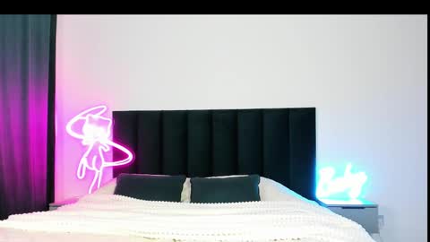 Snapshot of wowlovie666 chatting on 03.12.25 Emi online show from 03.12.25