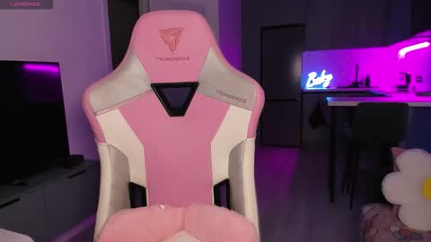 Snapshot of wowlovie666 chatting on 09.28.25 Emi online show from 09.28.25