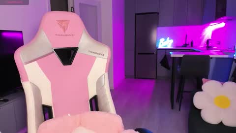 Snapshot of wowlovie666 chatting on 09.29.25 Emi online show from 09.29.25