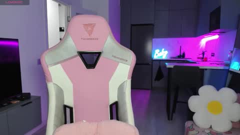 Snapshot of wowlovie666 chatting on 10.15.25 Emi online show from 10.15.25