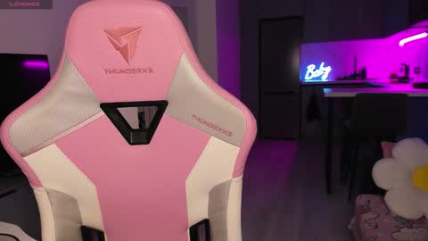 Snapshot of wowlovie666 chatting on 11.03.25 Emi online show from 11.03.25