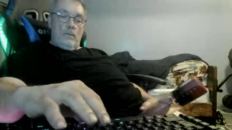 Snapshot of wowsers2022 chatting on 11.13.25 wowsers2022 online show from 11.13.25