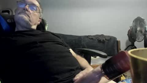 Snapshot of wowsers2022 chatting on 12.16.25 wowsers2022 online show from 12.16.25