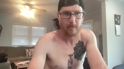 Snapshot of wuthole chatting on 10.05.25 wuthole online show from 10.05.25