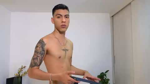 Snapshot of wyatt_rose chatting on 09.25.25 wyatt online show from 09.25.25