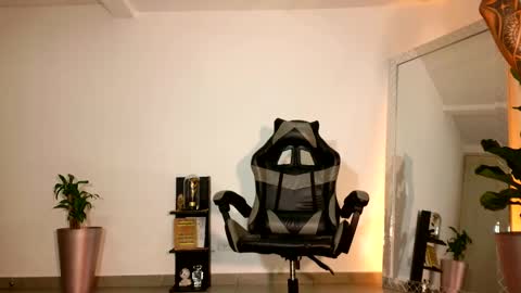 Snapshot of wyatt_rose chatting on 10.16.25 wyatt online show from 10.16.25