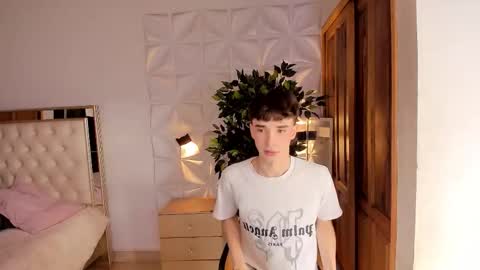 Snapshot of wyatt_rose chatting on 11.06.25 wyatt online show from 11.06.25