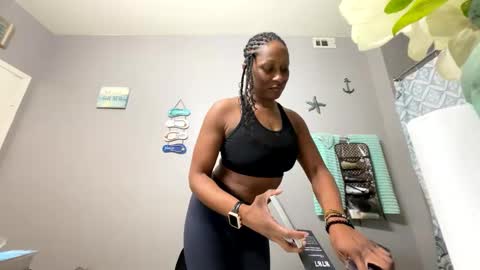 Snapshot of wynterheat chatting on 01.01.25 Wynter Heat online show from 01.01.25