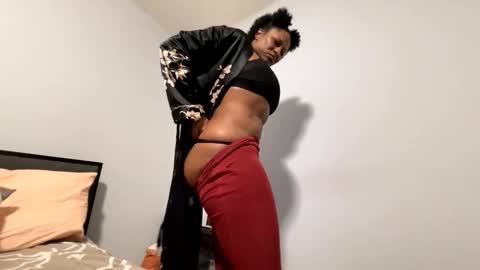 Snapshot of wynterheat chatting on 02.04.25 Wynter Heat online show from 02.04.25