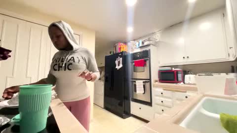 Snapshot of wynterheat chatting on 02.05.25 Wynter Heat online show from 02.05.25