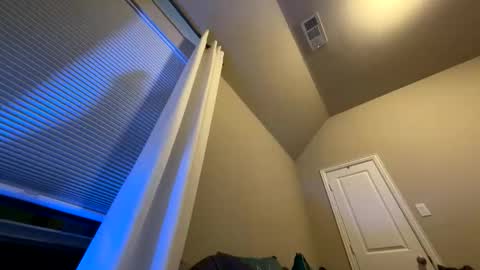 Snapshot of wynterheat chatting on 10.24.25 Wynter Heat online show from 10.24.25