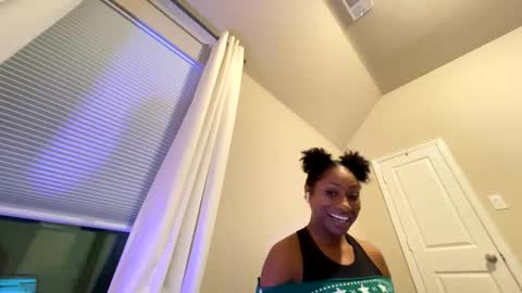 Snapshot of wynterheat chatting on 11.23.25 Wynter Heat online show from 11.23.25