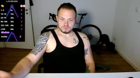 Snapshot of x19marco93x chatting on 11.20.25 x19marco93x online show from 11.20.25