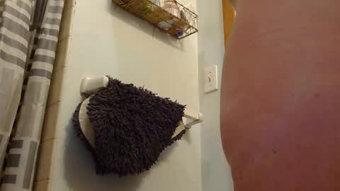 Snapshot of x2kayx2 chatting on 11.25.25 x2kayx2 online show from 11.25.25