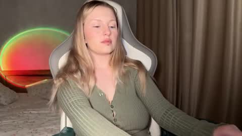 Snapshot of x__ivy_x chatting on 12.15.25 eva online show from 12.15.25