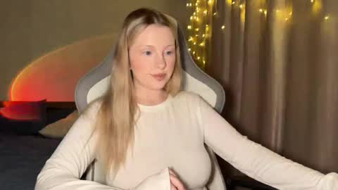 Snapshot of x__ivy_x chatting on 12.20.25 eva online show from 12.20.25