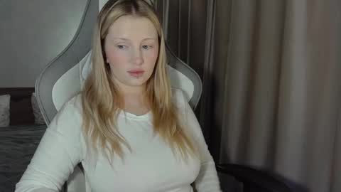 Snapshot of x__ivy_x chatting on 02.15.26 eva online show from 02.15.26