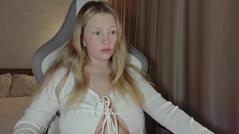 Snapshot of x__ivy_x chatting on 02.18.26 eva online show from 02.18.26