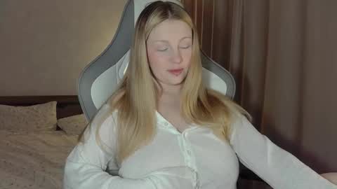 Snapshot of x__ivy_x chatting on 02.19.26 eva online show from 02.19.26