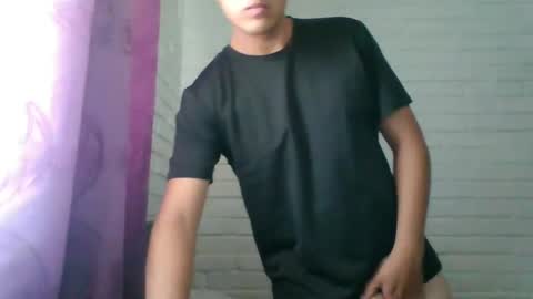 Snapshot of x_andrescam chatting on 02.27.25 x_andrescam online show from 02.27.25